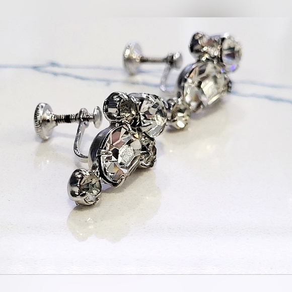 Vintage- Hollywood Regency Screwback Earrings- 1" - Picture 2 of 7